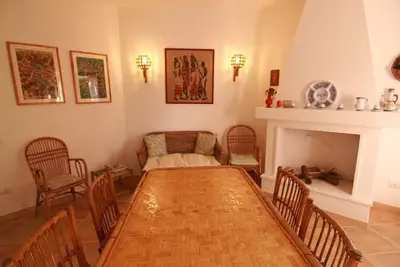 Image de belle villa privée avec jardin à 15 mètres de la plage