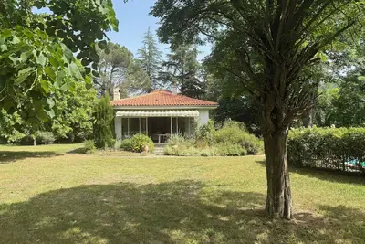 Image de Maison de 4 chambres avec piscine, verger, jardin et vue magnifique sur la montagne