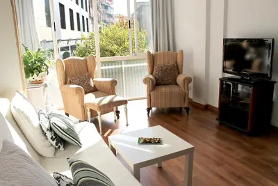 Image de 4 chambres à coucher Nouveau! Central, Plein Air Co, parking (en option), Wifi, toutes les commodités