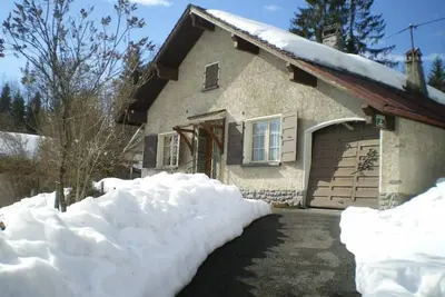Image de Maison confortable avec jardin clos