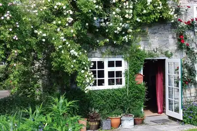 Image de Ancienne maison en pierre individuelle dans le pays de Shakespeare