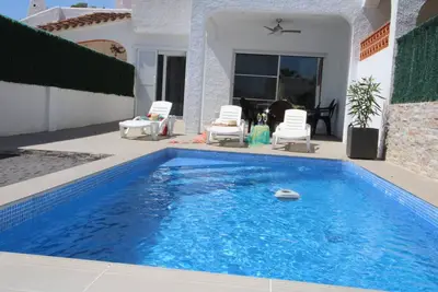 Image de Casa Lluis, Idéal pour vos vacances, proche de la mer, wifi gratuit, air climatisé en option, piscine privée, animeaux de compagnie autorisés, plage pour chiens