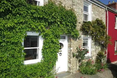 Image de 19th century cottage near the seaside with superb river views
