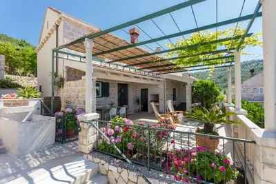 Image de Maison traditionnelle croate Dolina avec vue spectaculaire sur la mer à 15 km de Dubrovnik