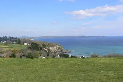 Image de 2 lit Cornish chalet avec vue panoramique sur la baie de St Austell. Golf sur le seuil.