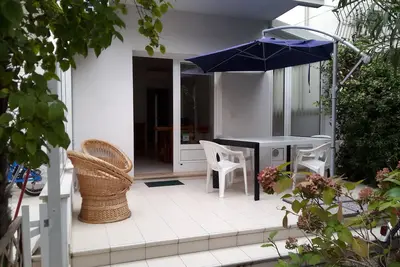 Image de Au centre. Appartement avec jardin et terrasse à quelques mètres de la plage