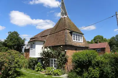 Image de Oast animaux de compagnie avec jardin clos sur la frontière Kent \/ Sussex