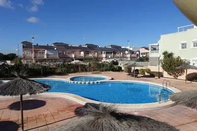 Image de Deux chambres, trois salles de bain maison, wifi, climatisation et tv sat, piscine communautaire