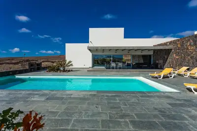 Kinegua. Maison de design. 5 chambres. 10 personnes. M3 + M2 Wifi. piscine climatizad