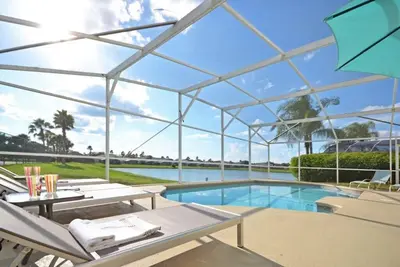 Villa de luxe avec piscine privée, vue sur le lac