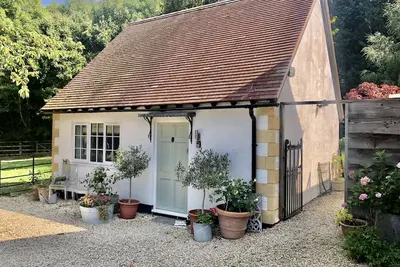 Image de Isolé Cottage 5 minutes à pied de Centre Broadway