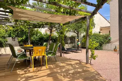 Image de Maison de pêcheur avec jardin totalement rénovée à proximité du port.