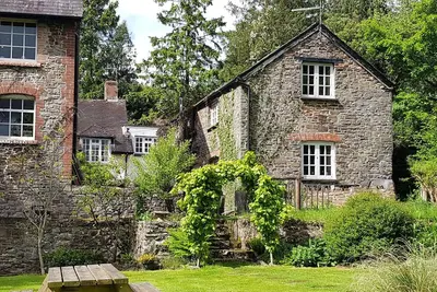 Image de Historic Cottage Watermill entre Dartmoor et Exmoor avec 4 acres d'espaces verts