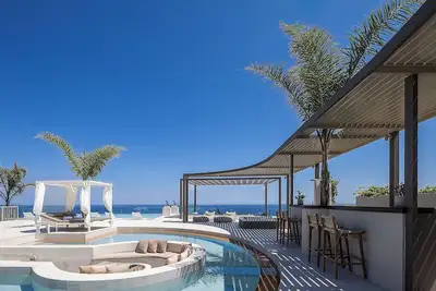 Image de Villa de haute qualité avec vue panoramique sur la mer et toutes les commodités, à côté de la ville!