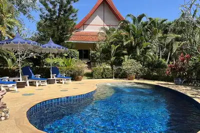 Image de Rare! 3 bed-3bath, piscine-jacuzzi, propriete 1 600 m2, jardin tropical, calme