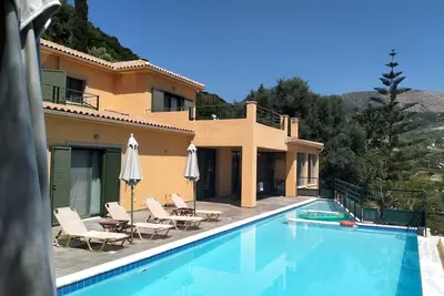 Image de Villa Anemoni-Belle villa familiale, Piscine à débordement, WiFi, A / C, à proximité des installations