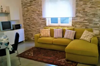 Image de Charmant appartement moderne de trois pièces, neuf, proche mer, climatisation