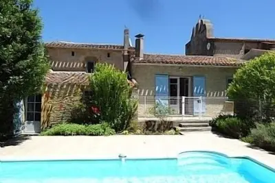 Image de Spacieuse, bien aménagée & piscine, peut accueillir 6 personnes confortablement