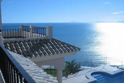 Image de Luxury Villa in Valencia Coast. Wi Fi & private infinity saline pool near golf.