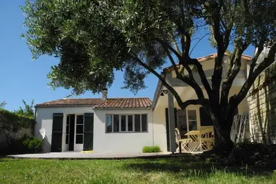 Image de maison/jardin au calme entre l'église et la plage à 500 m