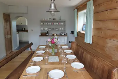 Image de ** Offre SPÉCIALE ** Cottage en bord de mer situé au coeur de Manorbier, 10 personnes