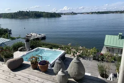 Image de Stockholm. Eau de mer fantastique avec sauna et jacuzzi pour 11-12 personnes