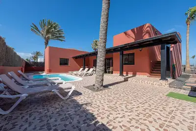 Image de Câble Wi-Fi - Tv par satellite - Solarium sur le toit - Piscine privée chauffée