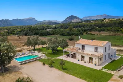 Image de Nouveau! Bienvenue dans notre maison de campagne confortable avec vue sur la mer et la montagne pour 8 +2 personnes.