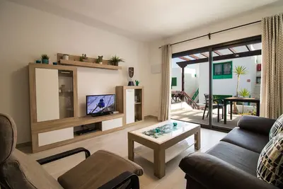 Image de Central Appartement avec piscine communautaire et créer des jardins, connexion Wi-Fi gratuite et télévision par satellite
