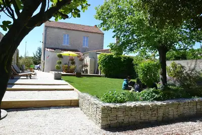 Image de Maison de caractère, avec grand jardin à proximité de La Rochelle