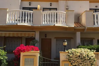 Image de Maison De Ville De Deux Chambres À PROXIMITÉ De La Plage Et Des Cours De Golf