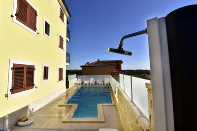 Image de Apartment Elia2 villa à Savudrija, avec jardin piscine, barbecue, parking