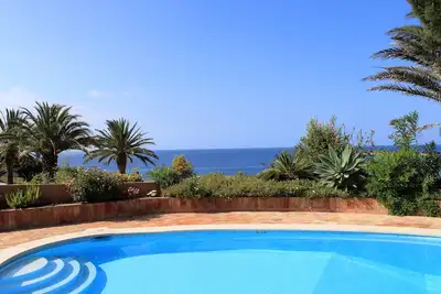 Image de Villa traditionnelle de 3 chambres avec vue imprenable sur la mer