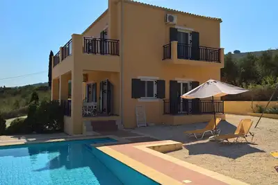 Image de Grande villa de deux étages, mer fabuleuse vue sur la piscine privée avec jacuzzi Seat, Wfi