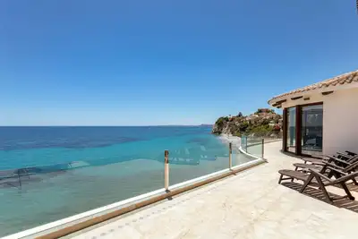 Image de Villa Irene en première ligne de mer avec vue fantastique sur la mer et la côte!