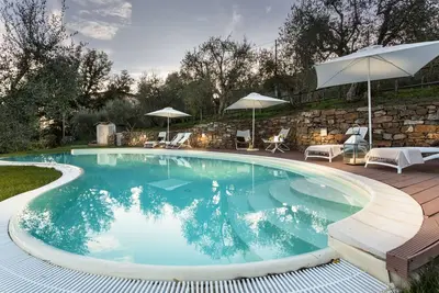 Ferme panoramique de 4 chambres avec piscine privée à Lucca près du centre ville