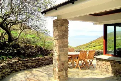 Maison confortable avec vue superbe sur la mer et la montagne