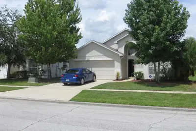 Image de Belle villa spacieuse de 3 chambres avec piscine privée et vue magnifique sur le lac