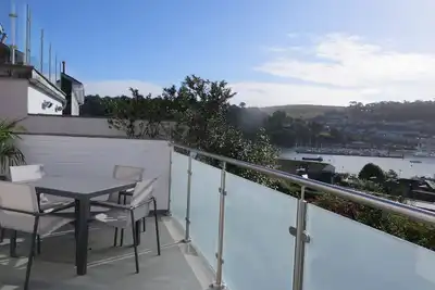 Image de Appartement \"Outlook\" avec entrée privée et vue sur la rivière Dart
