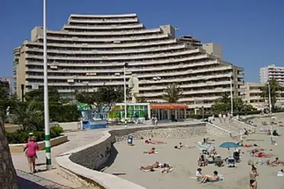 Voramar Beach Front 1 chambre 4 personnes, 3 piscines privées. Magnifisent vue sur la mer