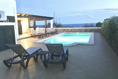 Image de Tourist Villa à Binibeca. Front de mer et piscine chauffée.