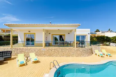 Image de Luz - Villa privée de 3 chambres avec vue sur la mer, piscine privée chauffée et Wi-Fi gratuit