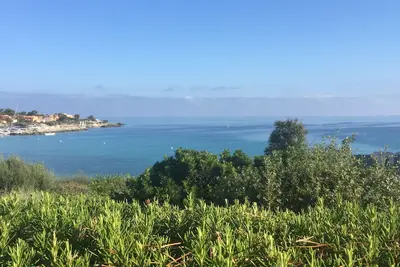 Image de petite maison de vacances, en bord de mer à sant ambroggio