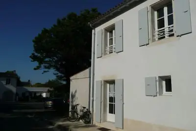 Image de Charmante Maison Réthaise, au calme au coeur de St Martin de Ré