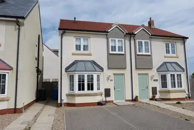 Image de Cowry Cottage - Vues sur la mer à seulement 5 minutes à pied de miles de sable doré