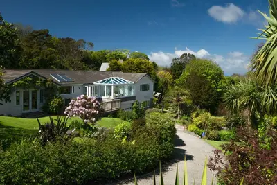 Image de Maison familiale indépendante avec vue sur la mer - jardins magnifiques, chemin vers les plages, parking