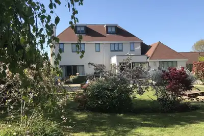 Image de Belle maison familiale spacieuse à proximité des commodités du village et du port / plage