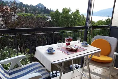 Image de Maison de vacances à 50 mètres du lac Majeur. Grand balcon avec vue sur le lac