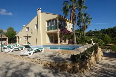 Image de Maison familiale avec piscine privée - 10 personnes