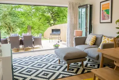 Image de 6 couchages dans 3 chambres, entrez dans Truro et conduisez facilement aux plages!